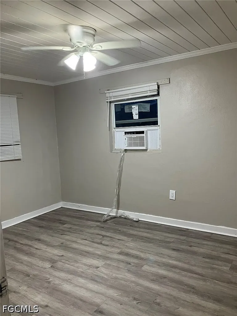 2 bed, 1.0 bath, 704 sqft, $1,200 — Photo 1
