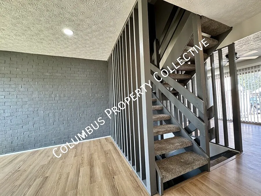 Renovated Townhome | Patio, Balcony, Carport — Photo 3