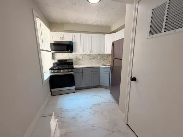 70-103 Circular Ave, Hamden, CT