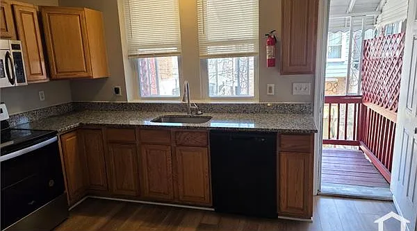 539 N Luzerne Ave — Photo 14