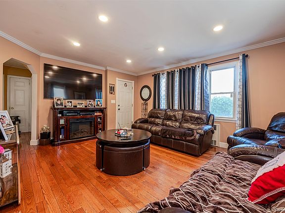 2nd image of 126 Scranton Avenue