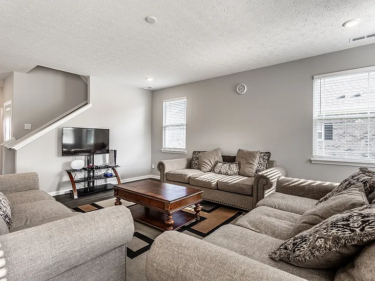 1711 Pelham Dr — Photo 8