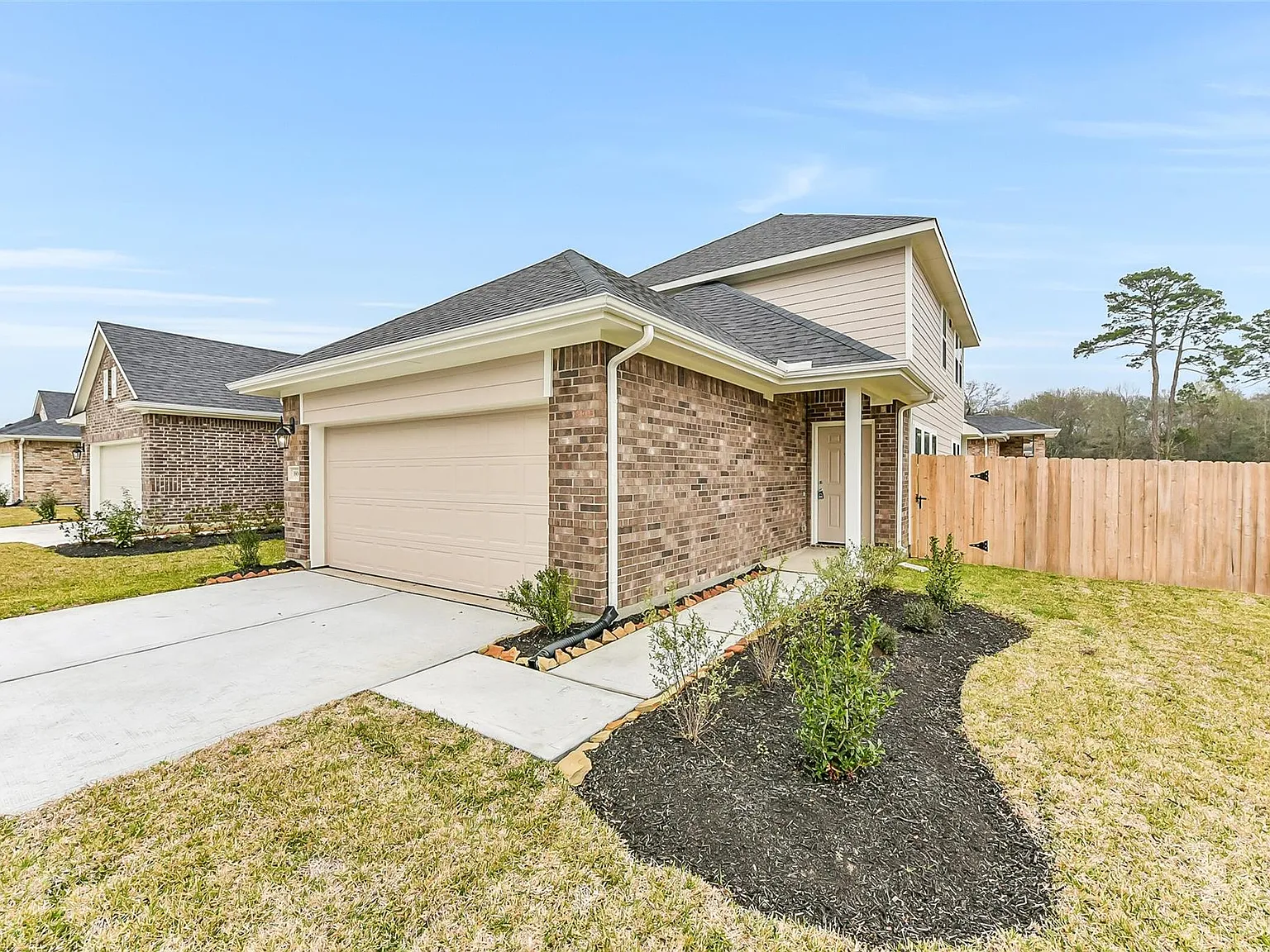 3 bed, 2.5 bath, 1485 sqft, $2,275 — Photo 2