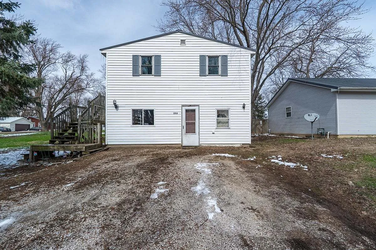 202 E Jones St photo 1