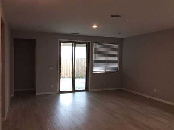 4th image of 2149 Harvest St
