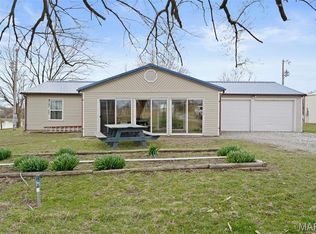 23425 N Everett Carr Rd, Clark, MO 65243