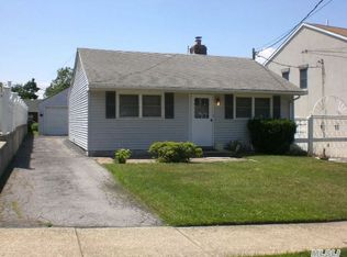 5822 256th St, Little Neck, NY 11362