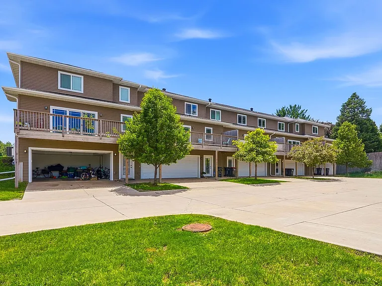 Eastbrook Flats and Silver Slope Townhomes — Photo 42