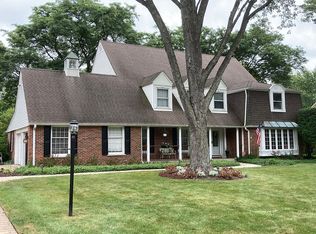 165 N Valley Rd, Barrington, IL 60010