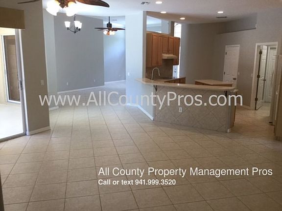 3rd image of 774 Shorecrest Dr