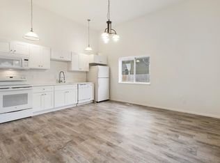 910 SW Kenyon St #A, Seattle, WA 98106