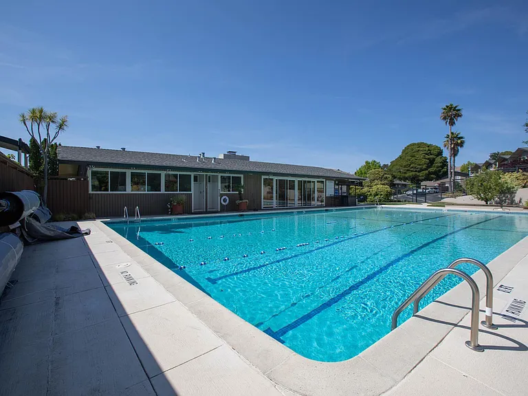 Clubhouse, outdoor showers