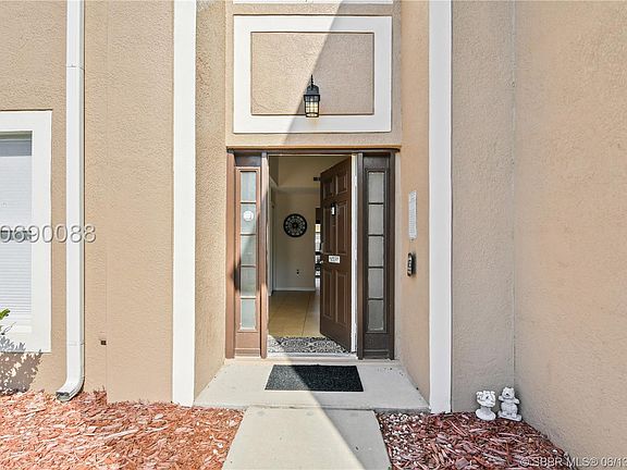 4th image of 307 Dolphin Way
