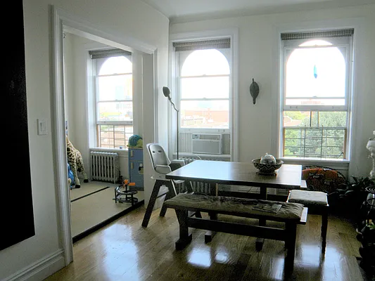 Rented by Vespa Properties Group | media 8