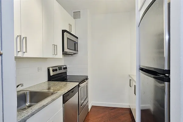 Sold by Compass | media 1
