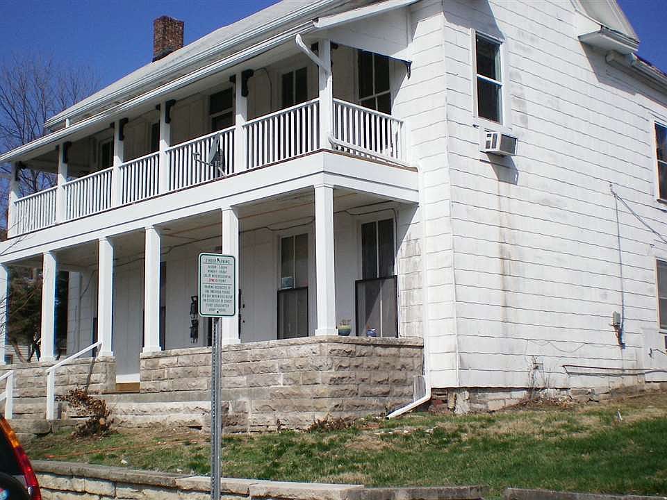 2nd image of 726 W 6th St