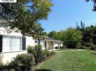 2 Van Tassel Ln, Orinda, CA 94563