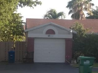 19243 NW 86th Ave, Hialeah, FL 33015