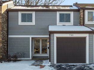 733 Lakeside Circle Dr, Wheeling, IL 60090