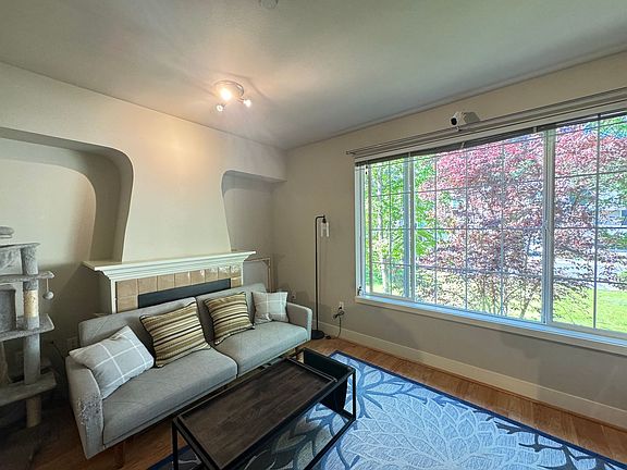 3rd image of 18282 NE 97th Way Unit 103