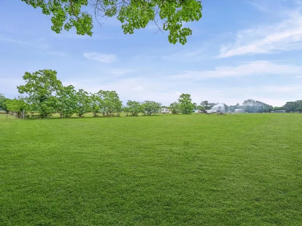 1529 Manak Rd, Sealy, TX 77474