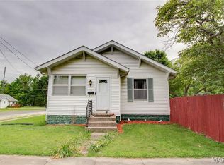 701 E Chestnut St, Gillespie, IL 62033