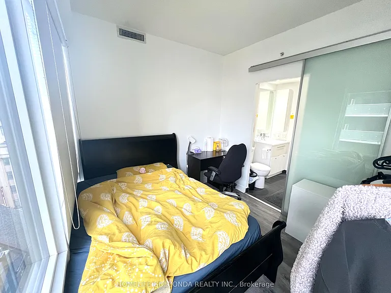 15 Grenville St #1209 — Photo 9