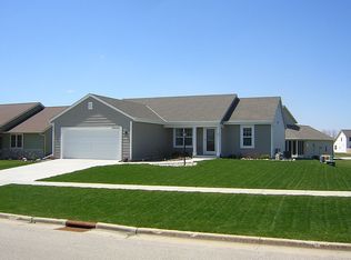 3259 Sherman Parc Cir, Jackson, WI 53037