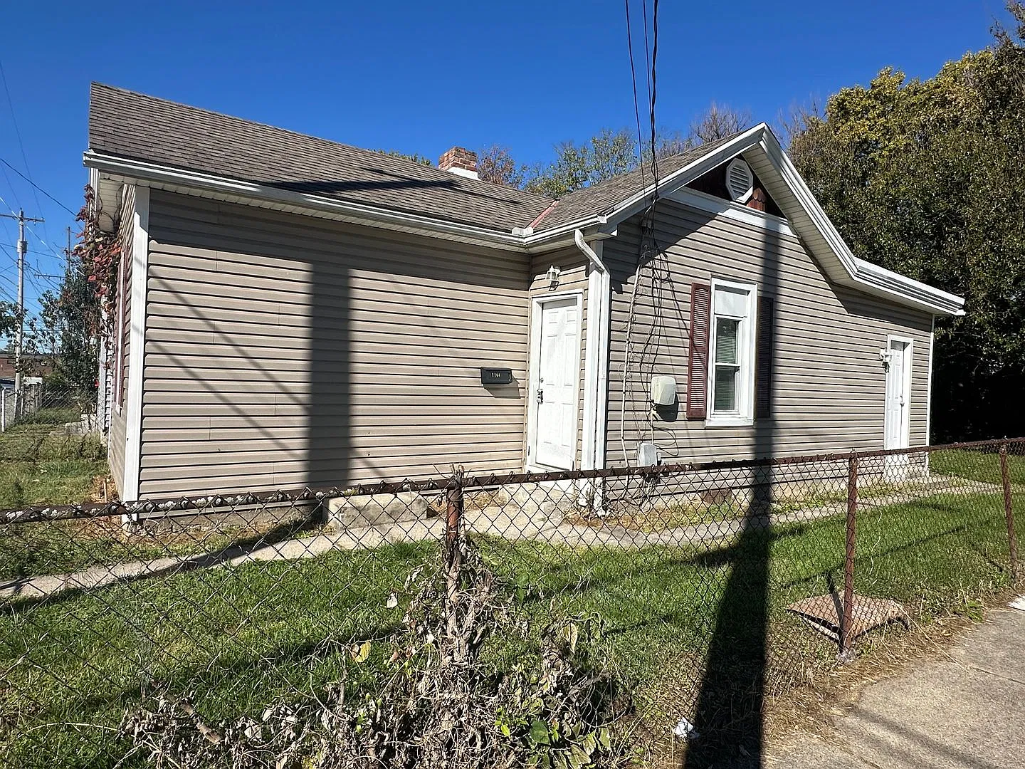 2 Bedroom 1 Bath House Single Level Close To Route 4 And Downtown — Photo 2