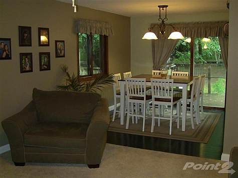 Dining area off kitchen with beautiful Bamboo floor.