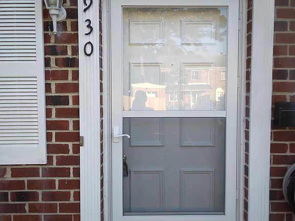 3rd image of 930 Maryland Ave