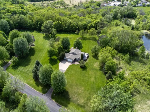 6595 Belle St, Loretto, MN 55357