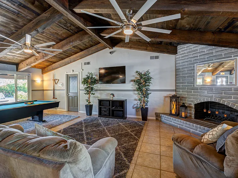 Redding Hilltop Apartments — Photo 7