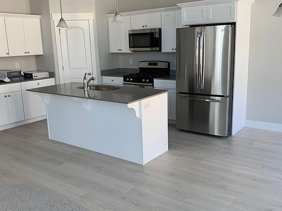 3rd image of 2330 North St #3806