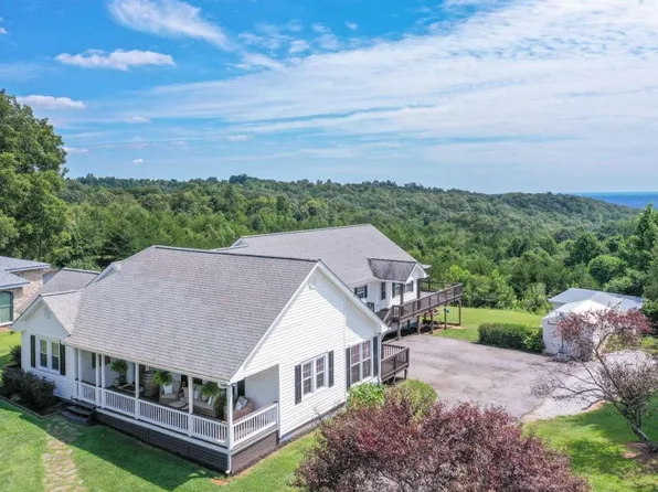 302 S Main St, Cornelia, GA 30531