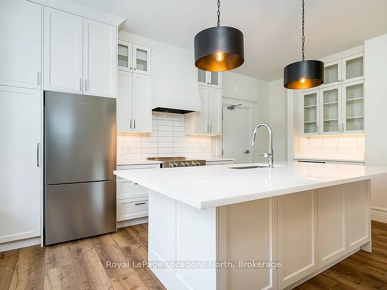 20 Alice St E #1 — Photo 8