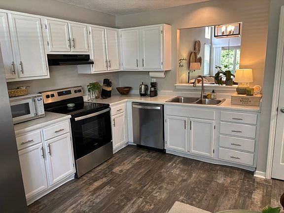 3rd image of 10744 Belair Dr