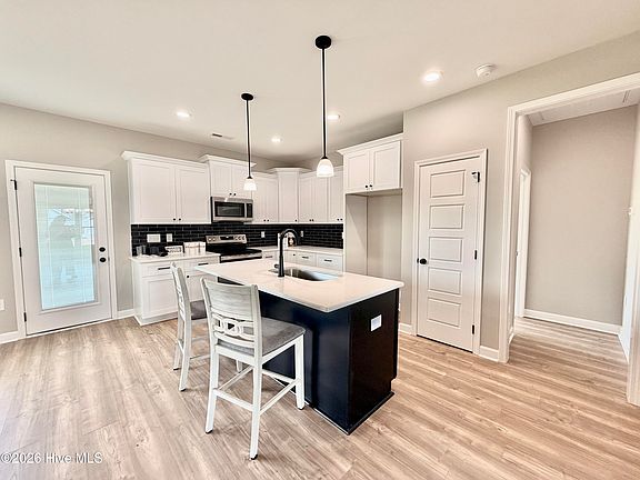 4th image of 3731 Chatsworth Drive