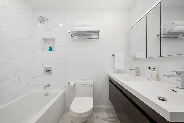 Rented by NextStopNY | media 9