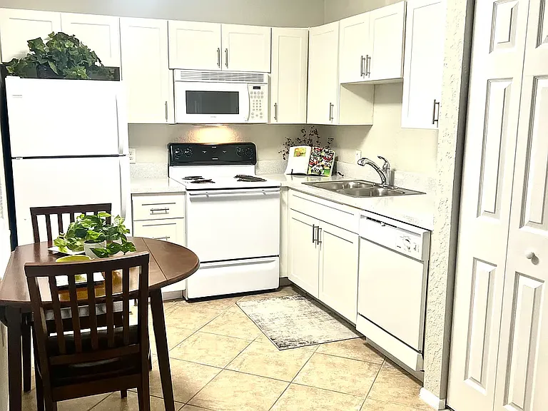 The Apartments at Oak Creek — Photo 6
