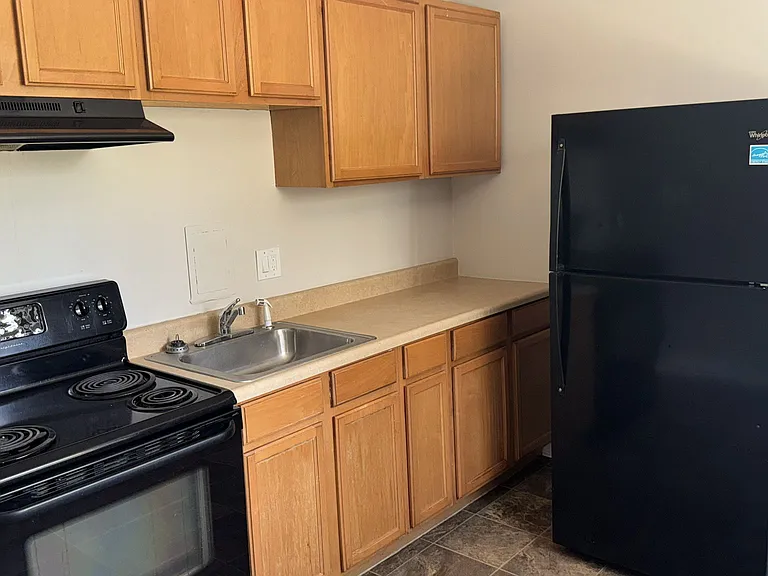 2614 Montana Ave — Photo 2