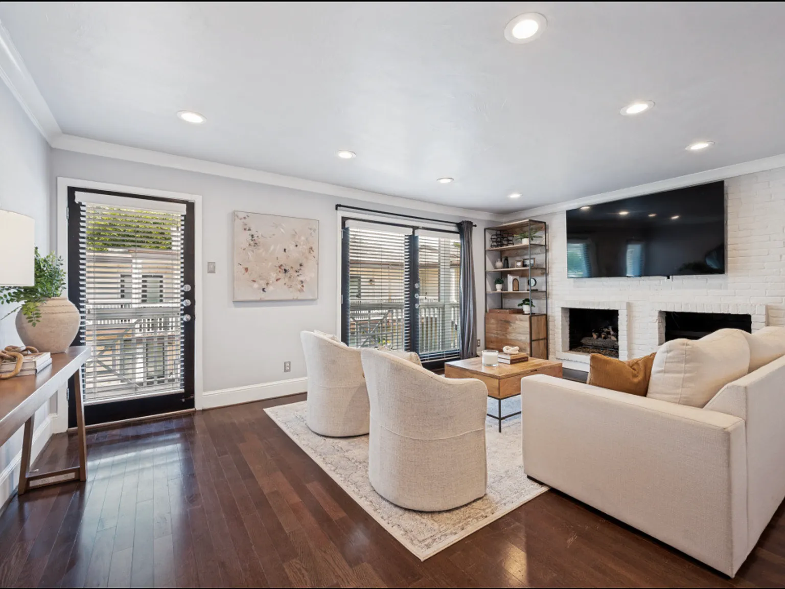 3 bed, 1208 sqft, $2,950 — Photo 1