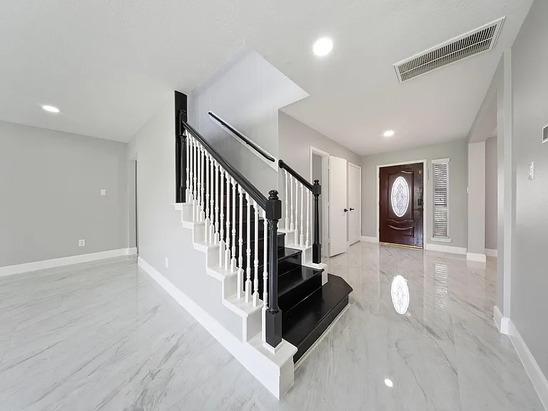 8311 Sierra Hill Ct — Photo 6