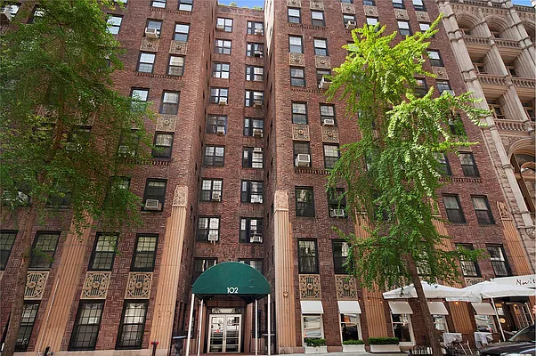 Sold by Douglas Elliman | media 18