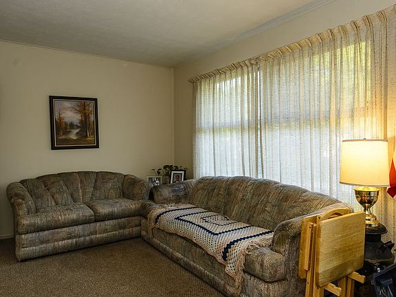 3rd image of 1007 Riverton Dr