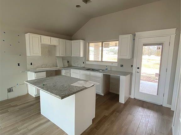 4th image of 903 Riverrun Dr