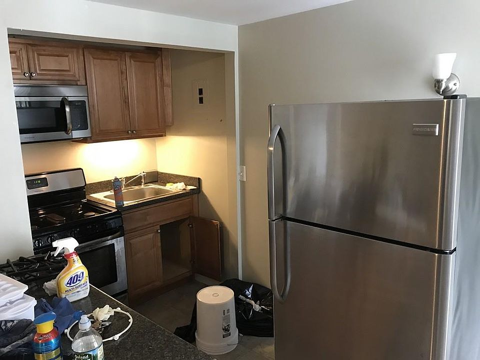 1st image of 62 Cabot St #00