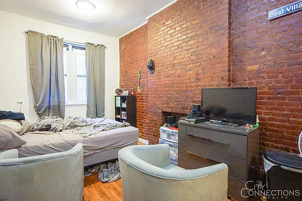 Rented by City Connections Realty | media 5