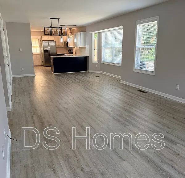 1028 Kent St — Photo 5