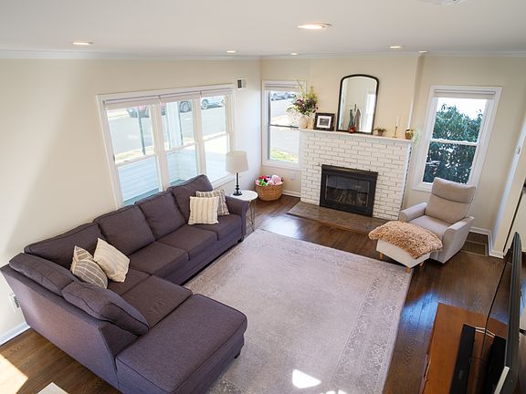 Beautiful living room that leads into kitchen
